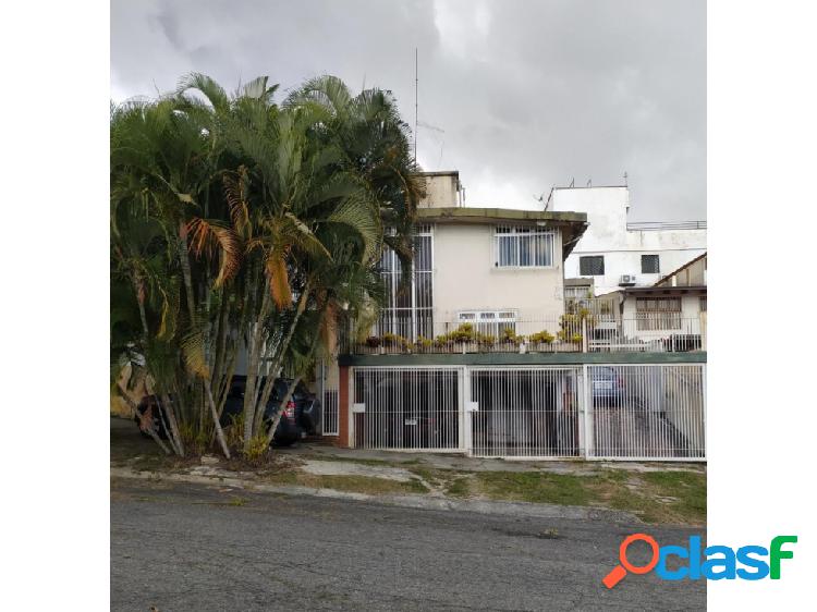 Vendo Casa 420m2 4h+s/4b+1/2+s/4p Colinas de Vista Alegre