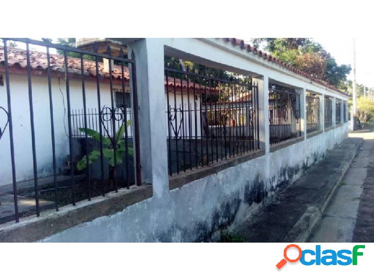 Vendo casa 330 m2 3h/3b/6p Boca de Uchire 9052