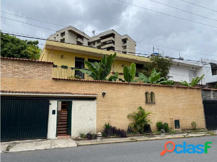 Vendo casa en Avenida Principal de Los Chorros 3485