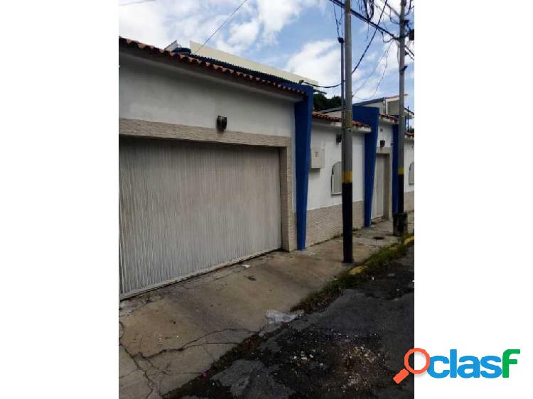 Vendo casa en la Urbanización La Soledad. Maracay