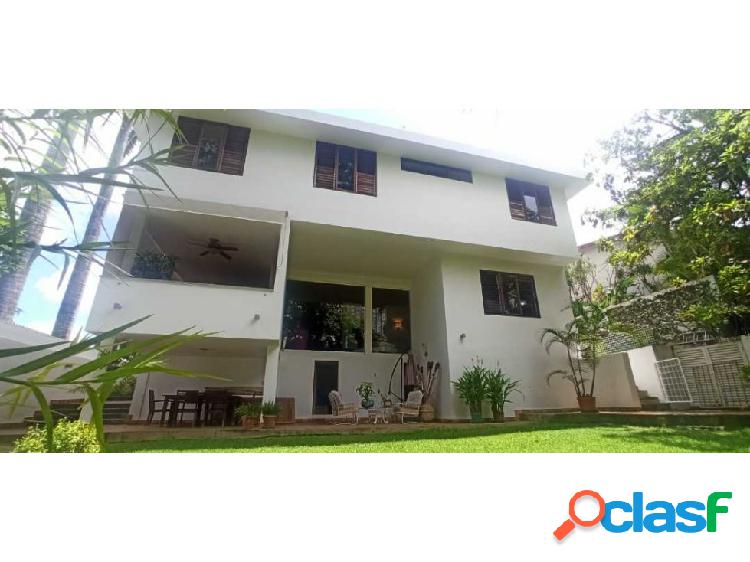 SE VENDE QUINTA MODERNA 6H/5B/5P PRADOS DEL ESTE CALLE