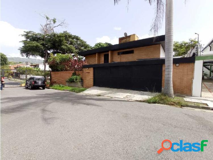 Se vende/alquila casa 600m2 6h/6b/3p El Cafetal 4194