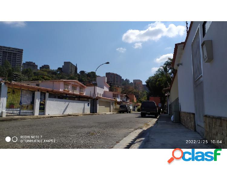 Se alquila casa 396m2 3h+s/3.5b+s/4p La Trinidad 3483