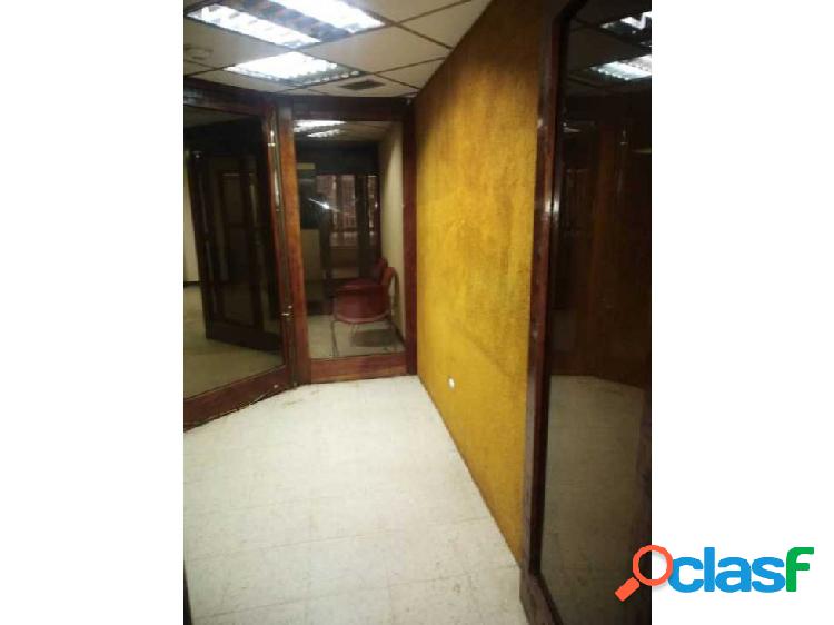 Se vende oficina 70m2 3H/1B Parque central