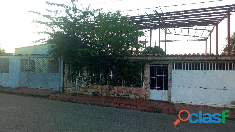 VENDO CASA EN AVENIDA EL EJERCITO. MATURÍN