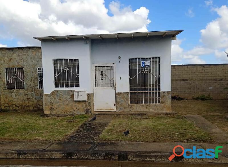 VENDO CASA EN VALLE GRANDE COUNTRY, ZONA INDUSTRIAL.