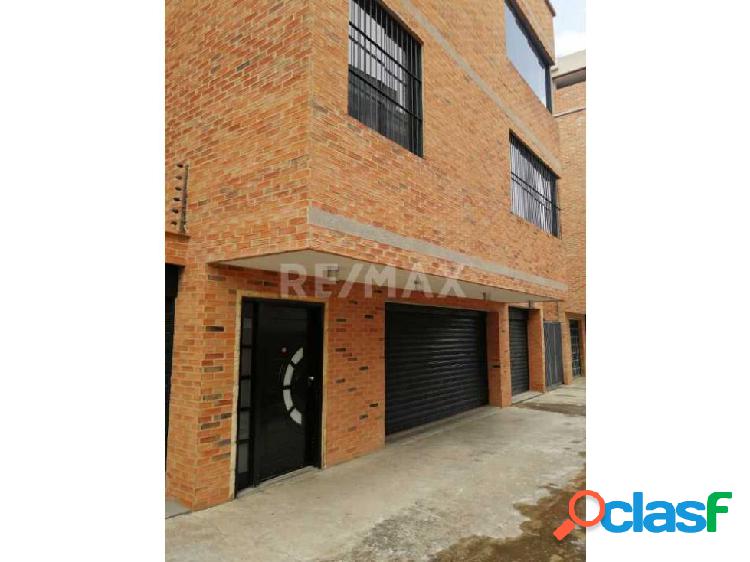 En Venta Hermoso Town House totalmente nuevo Moderno Urb.