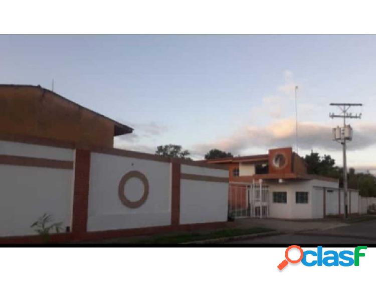 TOWN HOUSE EN VENTA TOCUYITO AA-5391034