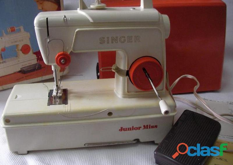 Maquina de coser Singer junior funciona con pilas