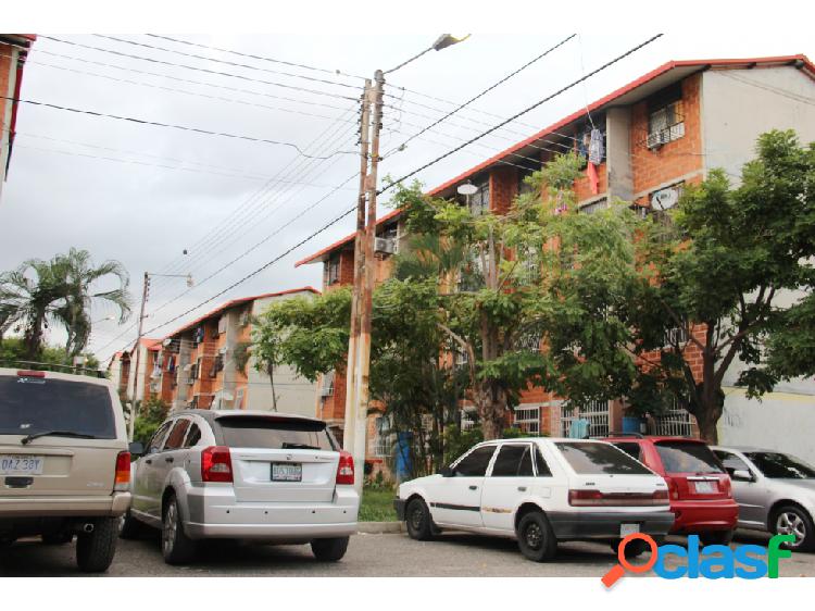 Apartamento en Urb. Madre María - Los Samanes, Maracay