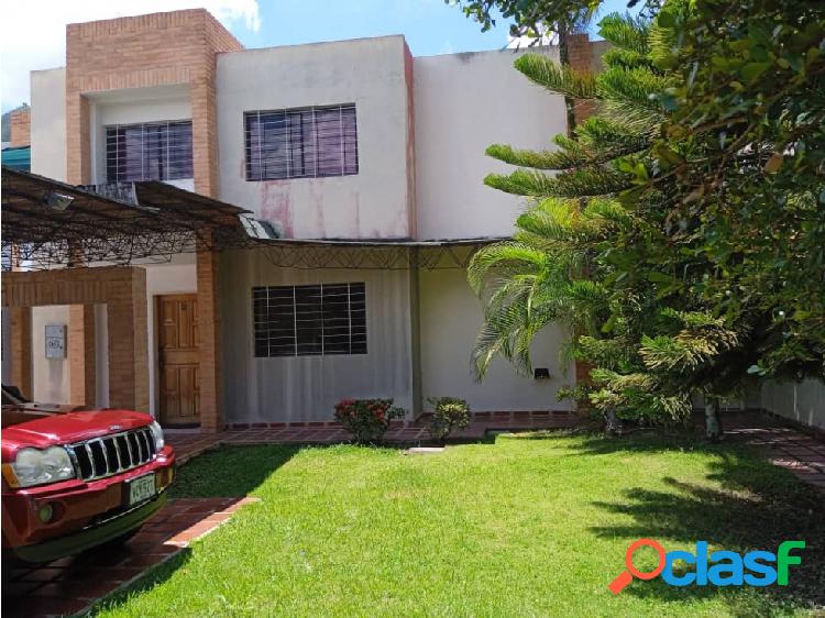 CONSORCIO INMOBILIARIO JCJ VENDE TONW HOUSE EN URB. LOMAS DE