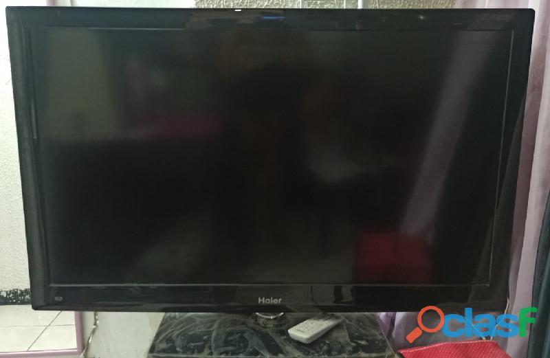 Televisor HAIER 42" usado para reparar