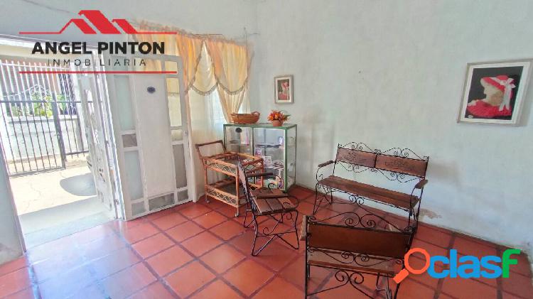 CASA VENTA LA POMONA URB. URDANETA MARACAIBO API 3197