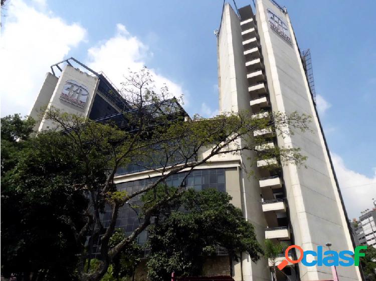 Local dividido en pequeñas oficinas de negocios.