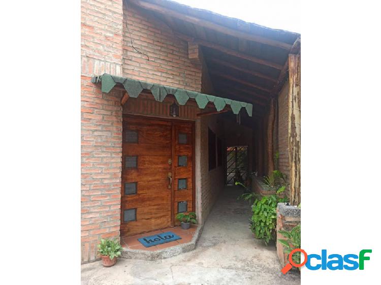 Se vende casa 200m2 3h/4b/2p Charallave 8313