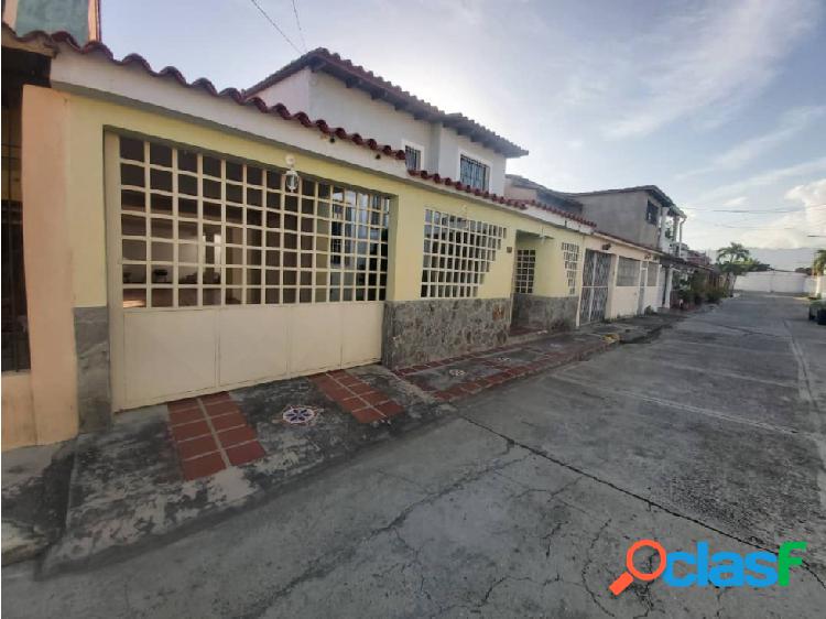 Se vende casa 75m2 3h/3b/3p Charallave 3304