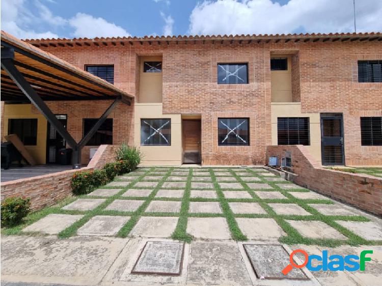 Townhouse en Res. Aguamanil, Manantial, Naguanagua -