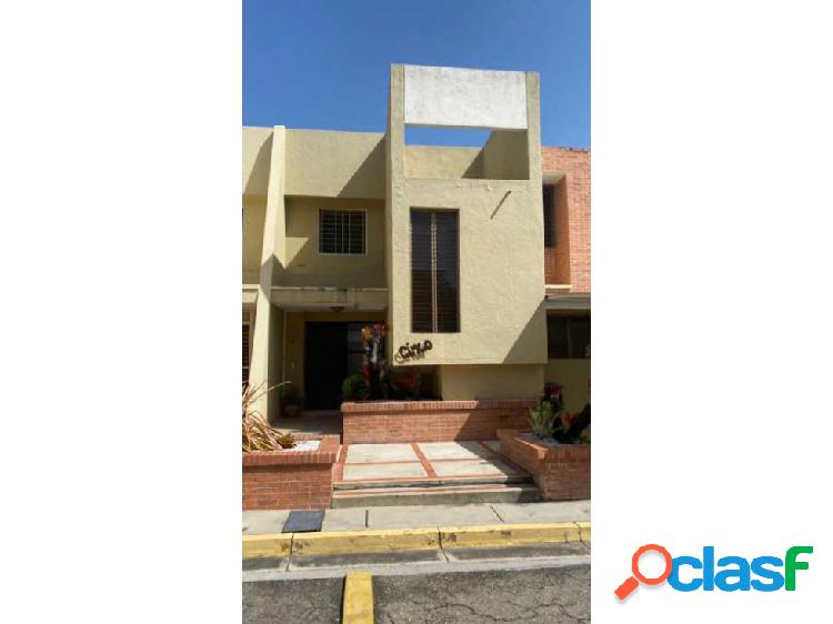 Venta de Town House en Villas de Altos de Guataparo