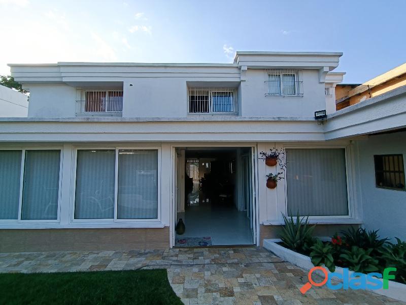 Se vende espectacular Quinta en El Pedregal, calle cerrada