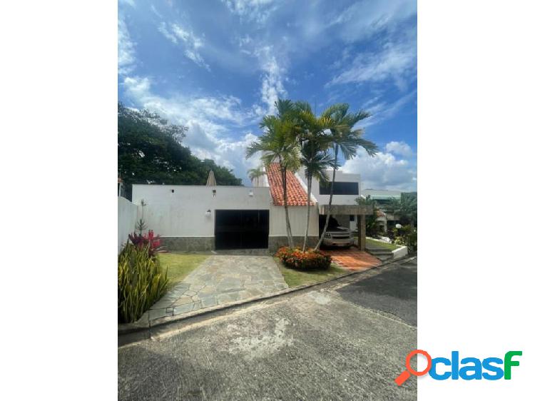 Vendo casa 348m2 3h/5b/4p Altos de Guataparo 0566