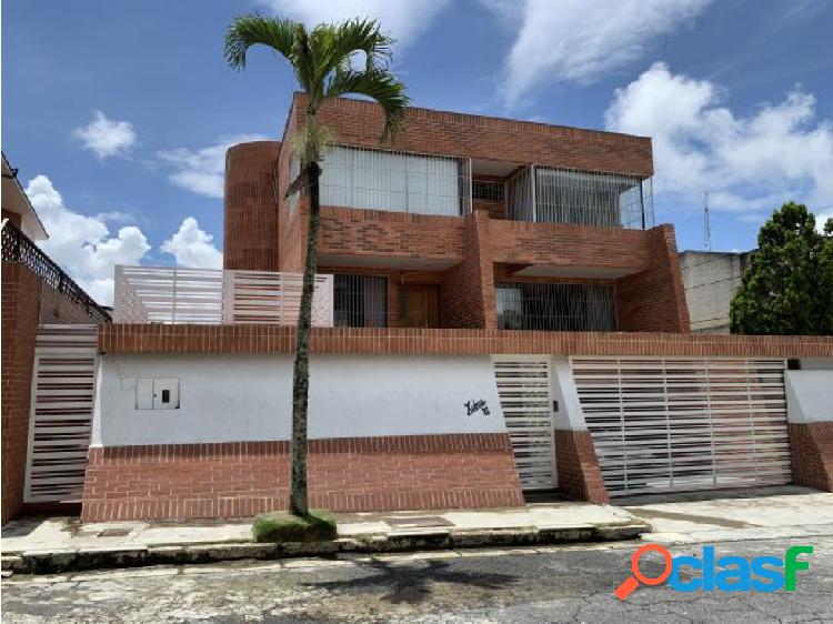 HERMOSA CASA EN VENTA LOS SAMANES CALLE CERRADA 450m2