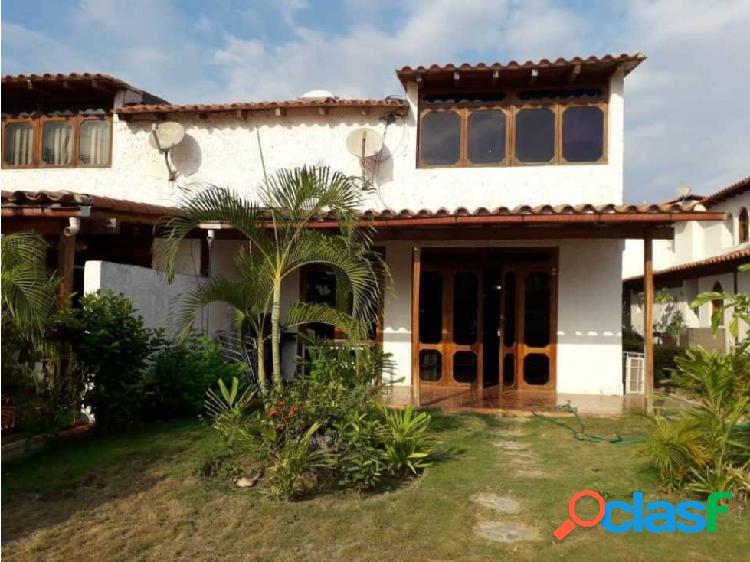 EN VENTA TOWN HOUSE EN PUERTO PRINCIPE, LECHERIA