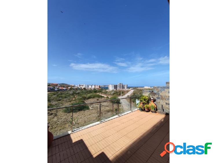 Se vende apartamento 200m2 5h/4b/2p Playa Moreno 0788