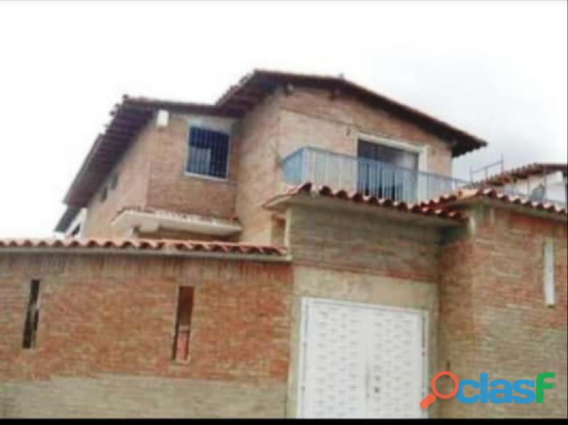 Vendo excelente casa en la urbanización El Marqués,