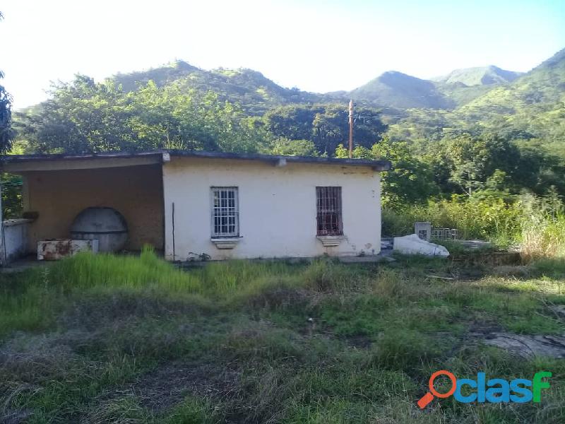 Venta de granja con dos casas de platabanda