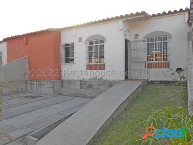 Casa en Venta Urb Los Cerezos Cabudare 23-9358 RM