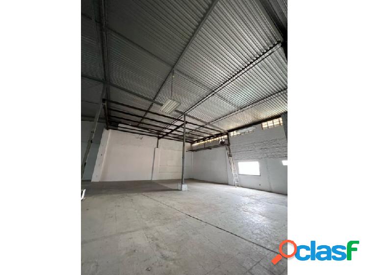 Se vende galpón 1300m2 7131