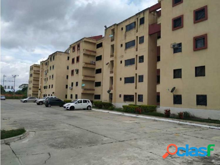 En venta apartamento en conj. Res. El castaño, paraparal