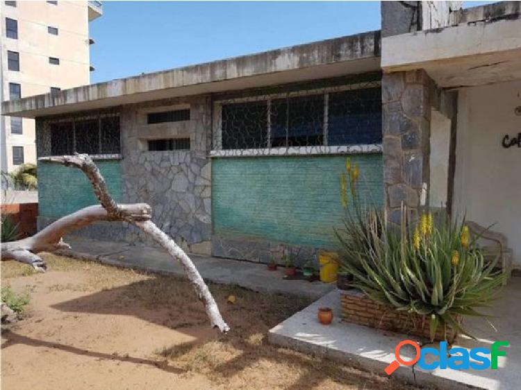 Venta de Casa en Playa Grande, La Guaira para Remodelar