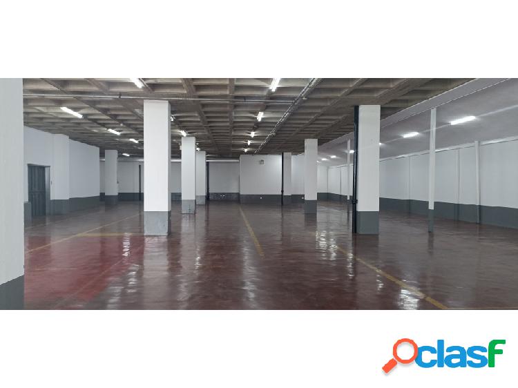 Alquiler de Local Industrial 830m2 Boleíta Norte