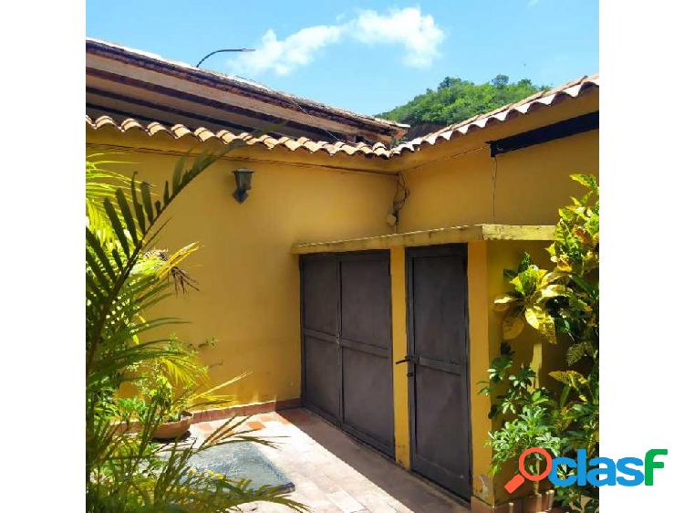 CASA EN VENTA - URB. MACARACUAY