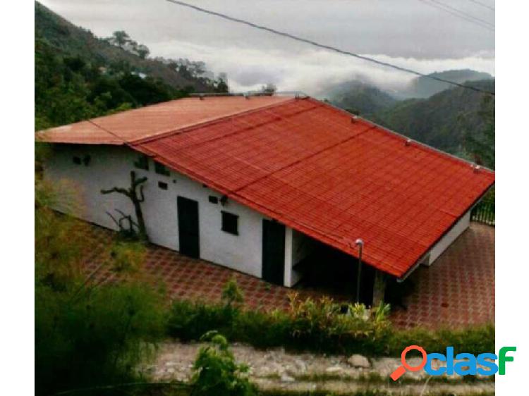 Casa tipo cabaña en Venta Galipan Terreno 900m