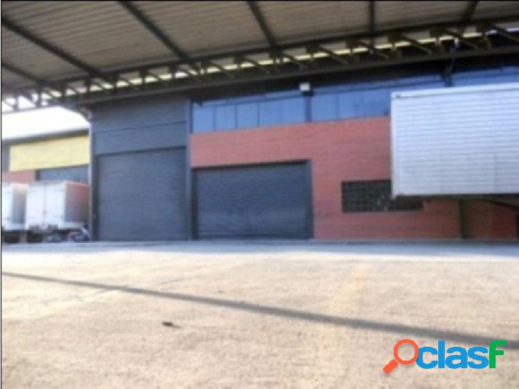 Vendo Galpón Comercio-Industrial en Guatire. 3.700 M2.