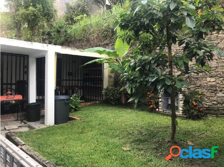 En Venta Quinta Multifamiliar (4 niveles) El Marqués