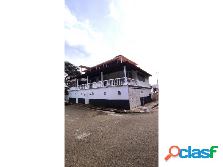 Casa en venta en La Trinidad 500mts/6H+S/3B+S/2P
