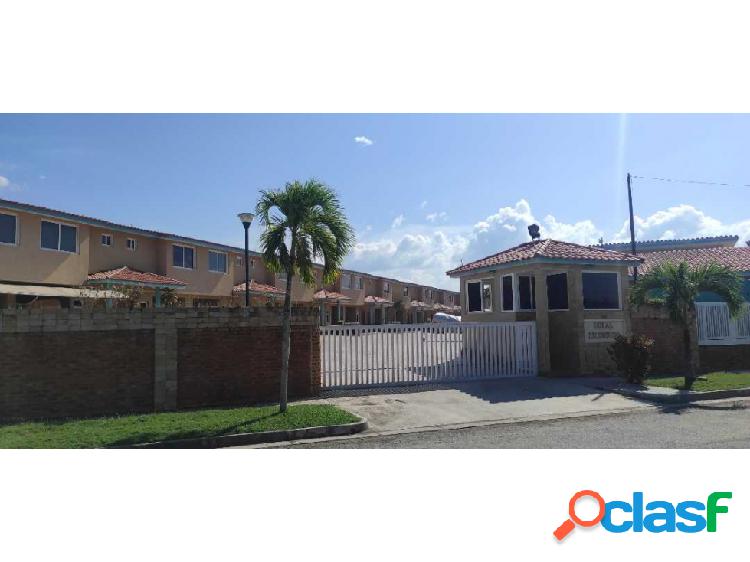 En venta Townhouse en Puerto Encantado con embarcadero de