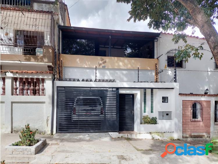 Casa en venta Urb. Bella Vista Caracas estacionamiento