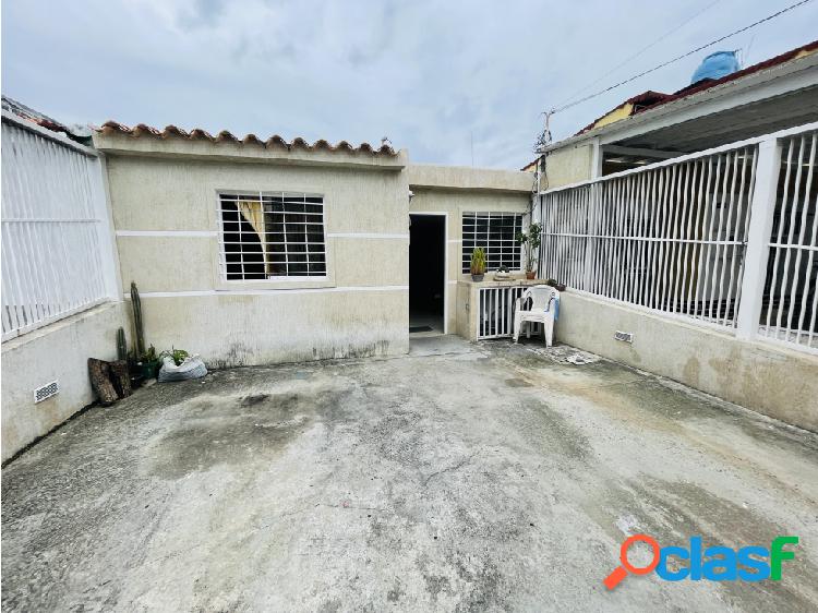 Casa en venta en la mora, Cabudare #23-11639