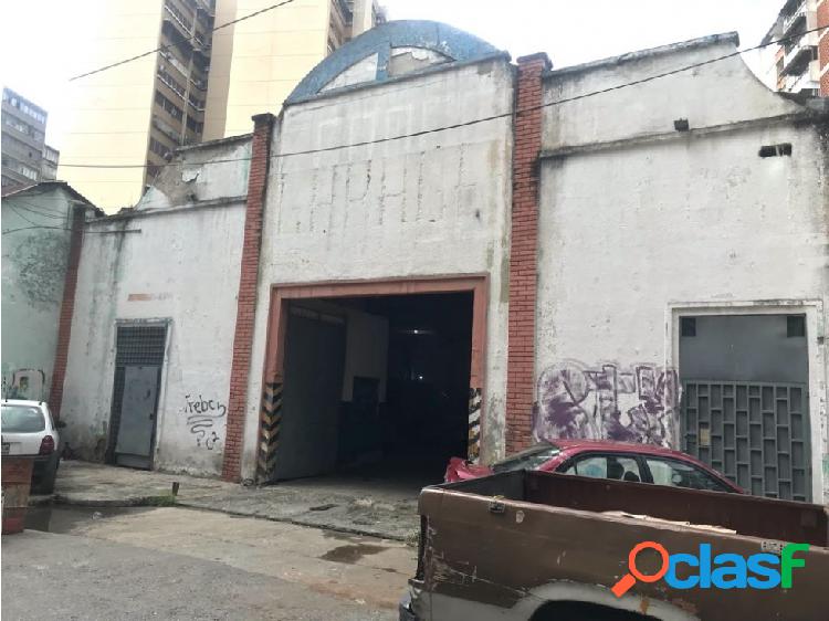 Terreno / galpón en venta Av Urdaneta