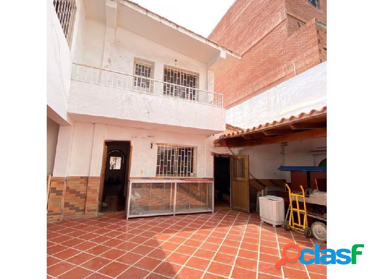 Vendo Casa de Oportunidad en Catia La Mar 6H/4B/6P