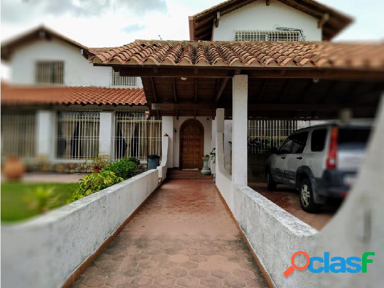 Venta casa 600m2 5h/7b/4p Los Naranjos 4111