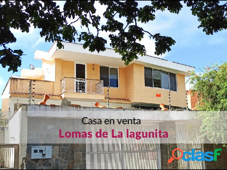 Casa actual en venta en Lomas de La Lagunita bordeada de