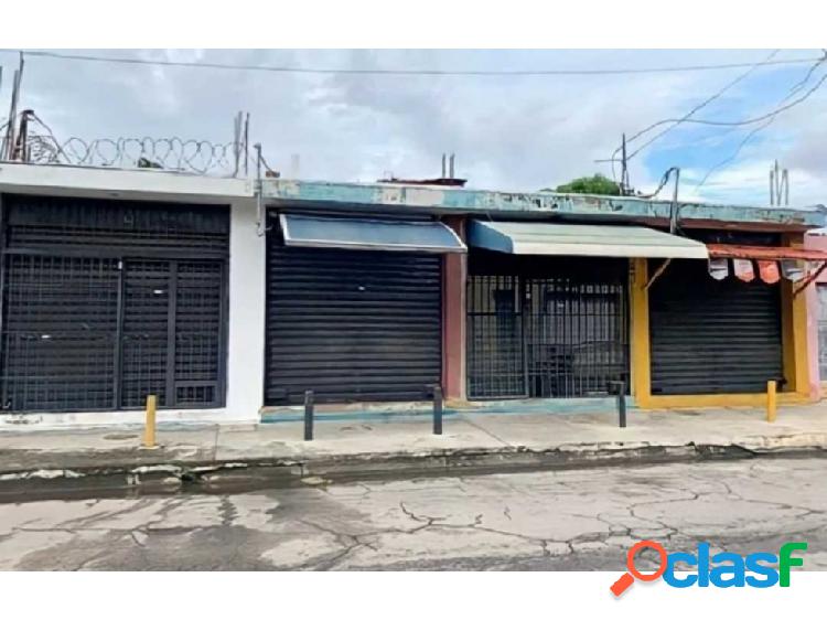 Casa comercial con locales en Naguanagua av universidad