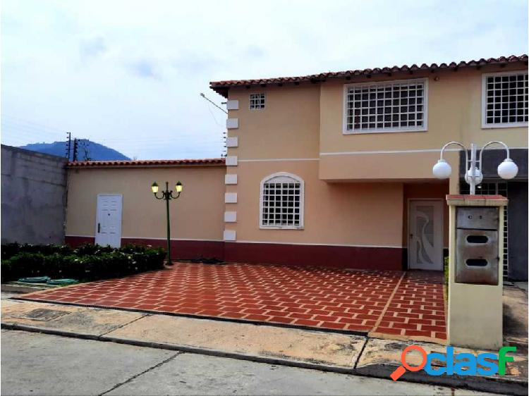 CASA VILLAS DE BUENAAVENTURA 306 m²