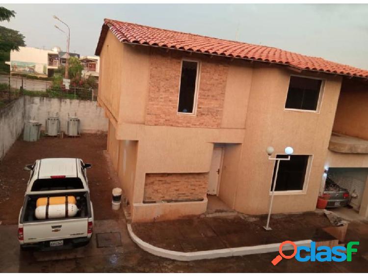 SE VENDE CASA QUINTA EN PUERTO ORDAZ VE02-1134PO-MCHE