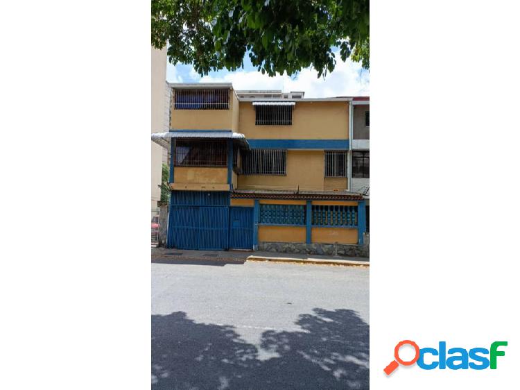 Se vende Casa Comercial 144m2,5h/5b/3pe.La California Sur.